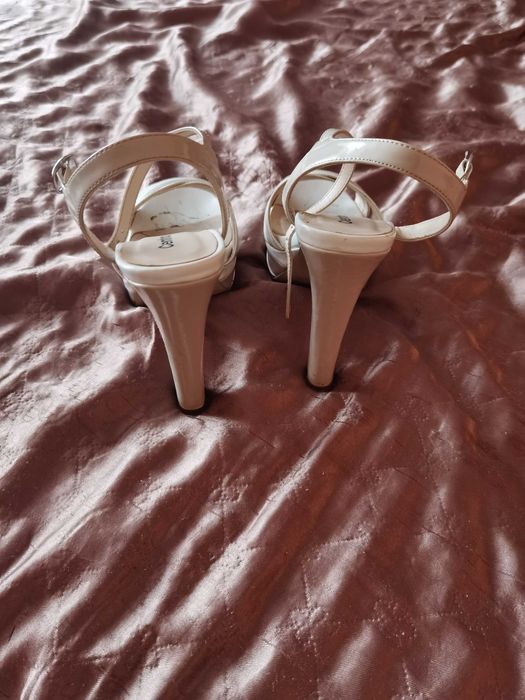 Centro szpilki obcas białe 39 wysokie