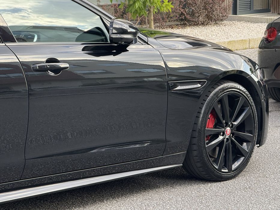 Jaguar XE 204 Cv Black Edition