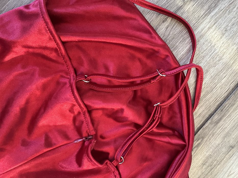 Sukienka na bal z butami