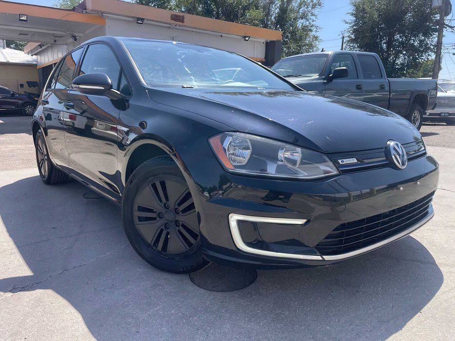 Volkswagen e-Golf SE      2016
