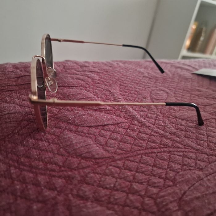 Óculos de sol sem marca