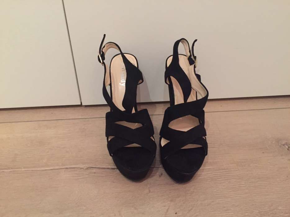 Czarne koturny DeeZee