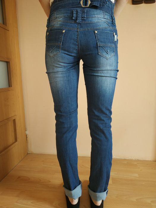 Jeansowe ogrodniczki