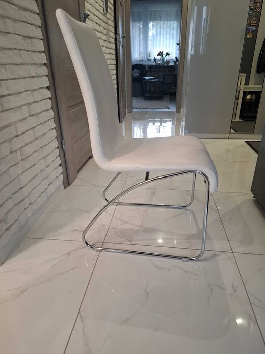 Sprzedam okrągły stół z krzesłami