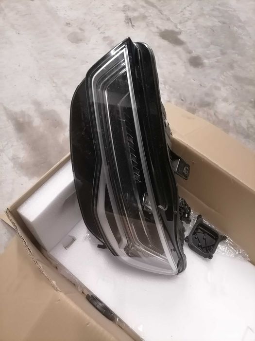 Ótica do lado esquerdo Audi A6 usada mas como nova.