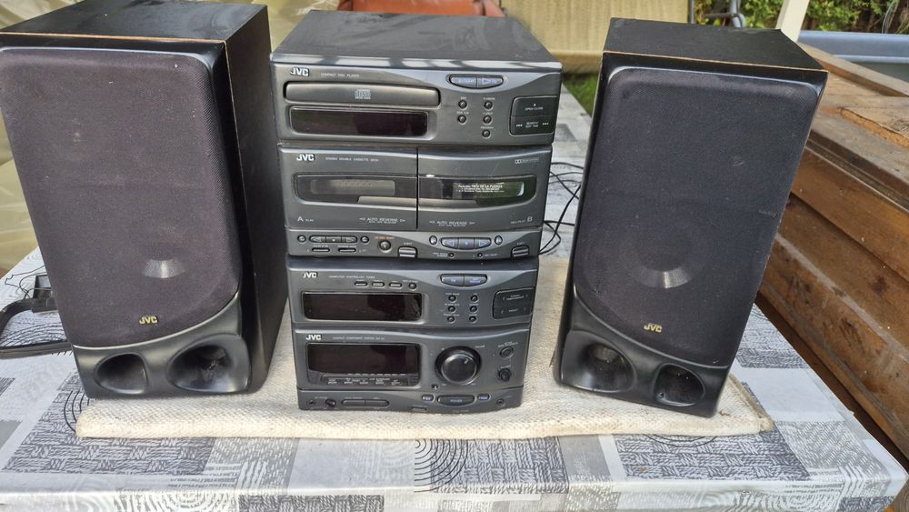 JVC CA-MXS4BK – klasyczny zestaw stereo vintagWieża Jvc Ca-mxs4bk
Sprzedam zestaw stereo JVC CA-MXS4BK w klasycznym stylu lat 90. Sprzęt idealny dla f