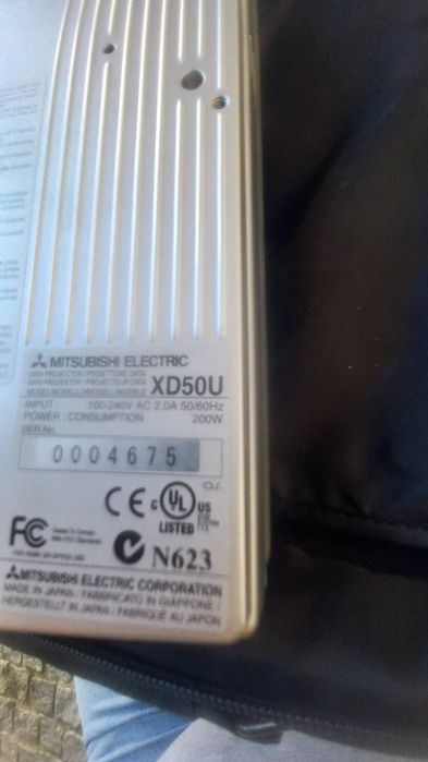 Projector Mitsubishi modelo XD50U
