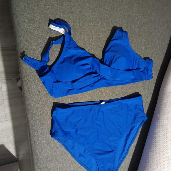 Damski kostium kąpielowy dwuczęściowy