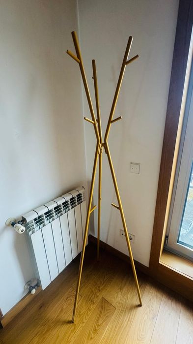 Cabide de Pé Moderno