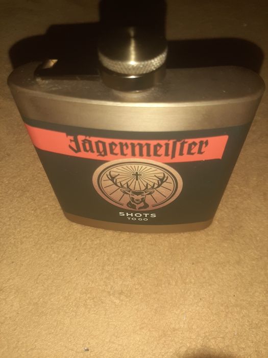 Piersiówka jagemaister