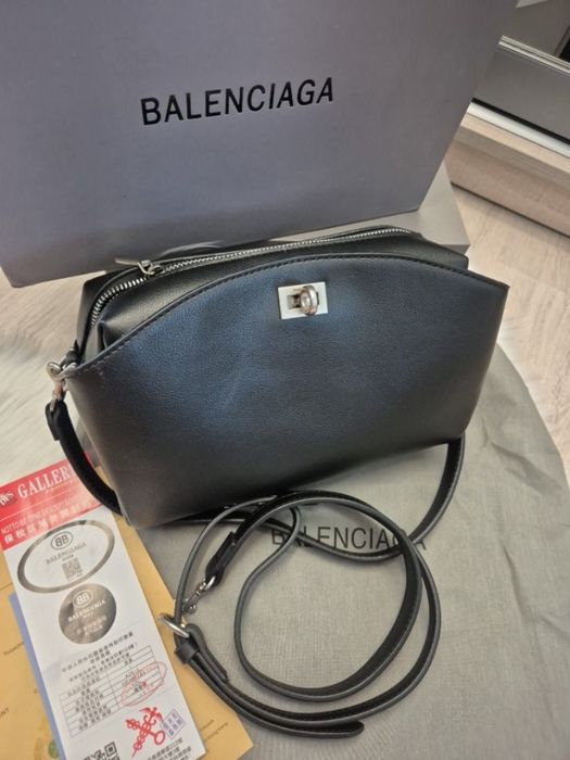 Сумка Balenciaga rodeo camera bag