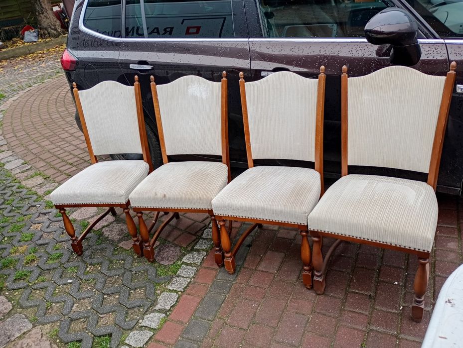 Komplet krzeseł stylowych