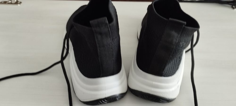 Кросівки літні 40 розмір.