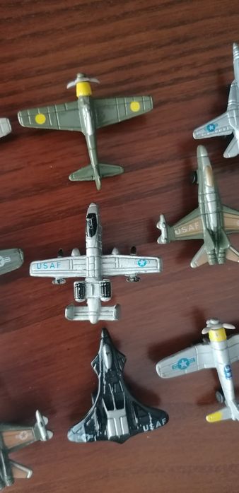 Aviões em metal miniaturas
