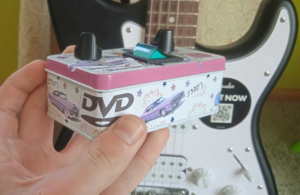 Педаль перегрузу Unicorn Distortion для електрогітари,