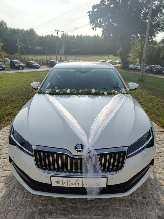 Samochód auto do ślubu przejazdy transport