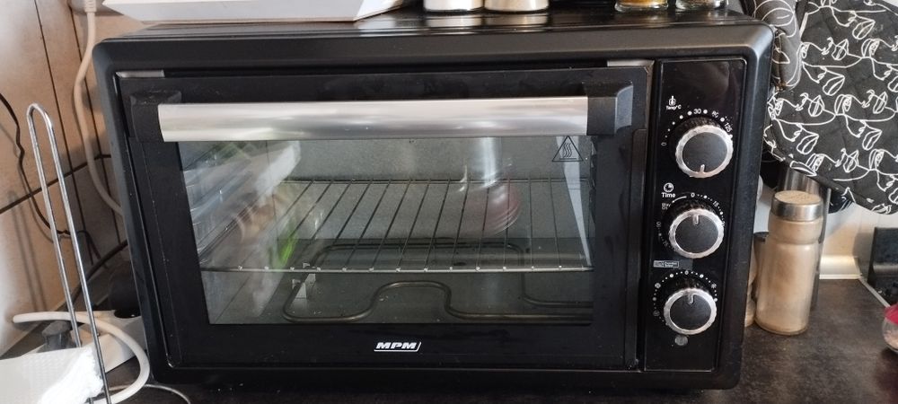 Sprzedam mały piekarnik MPM, jak nowy, użyty kilka razy