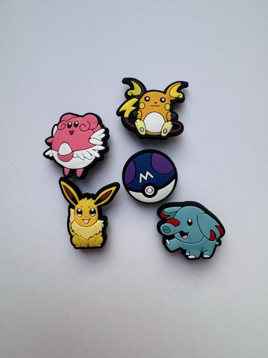 Nowe przypinki do crocsów jak jbbitz charms Crocs Pokemon Pikatchu 5 szt
