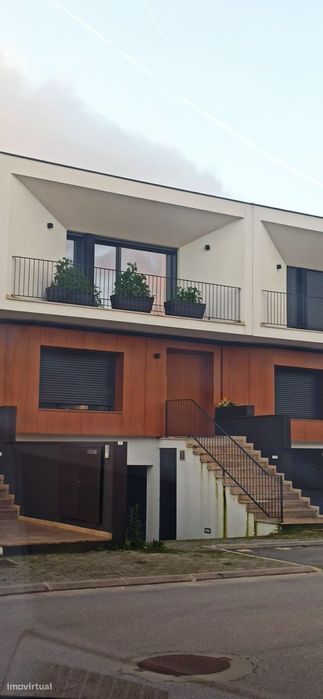 T3 Geminada com garagem, terraço e eficiência A