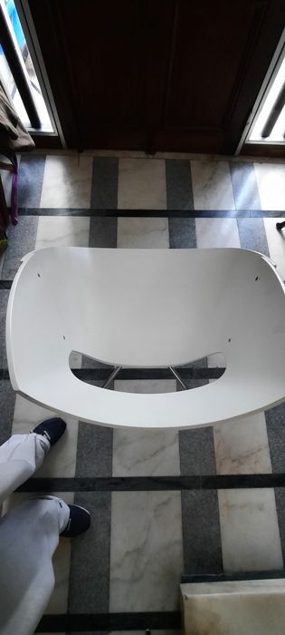 Conjunto de três cadeiras design em madeira e metal