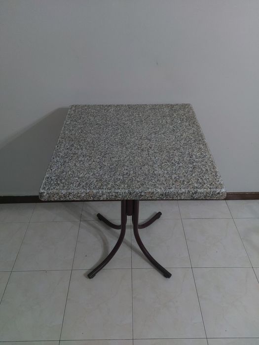 Mesa quadrada com 4 cadeiras