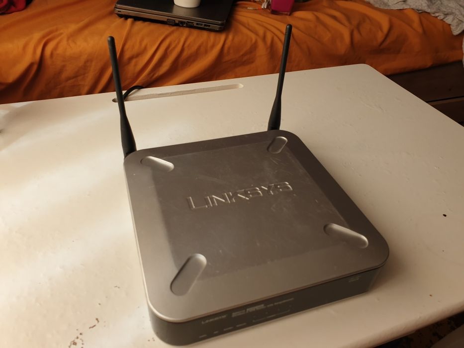 urządzenie to punkt dostępowy Cisco Linksys WAP4400N.
