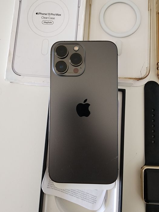 Iphone 13 pro Max de 128GB, bem estimado e conservado, vai com Apple Watch