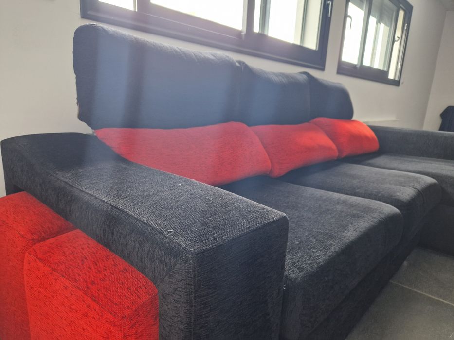 Sofá com chaise longue