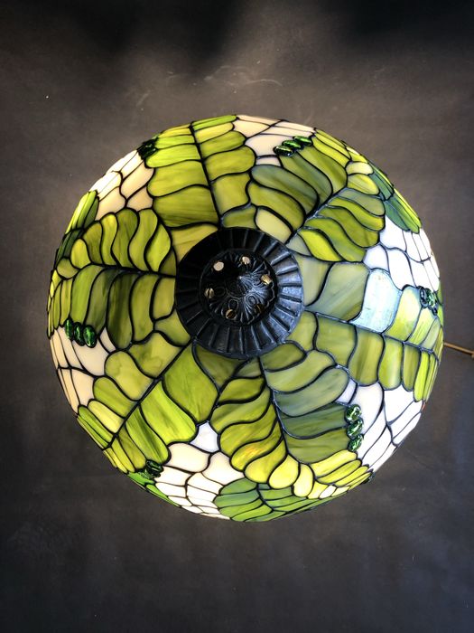 Lampa witrażowa w stylu Tiffany