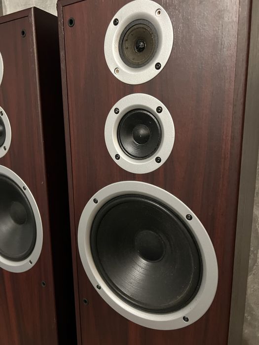 Kolumny glosnikowe Jamo studio 180