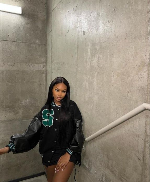 Жіночий бомбер з шкіряними рукавами