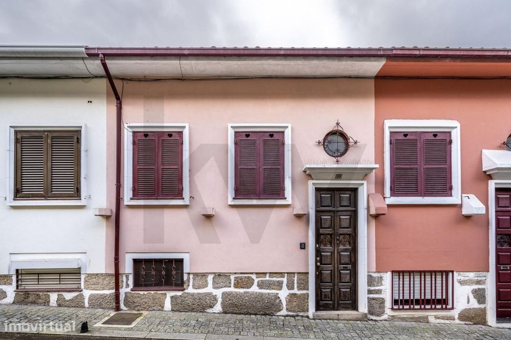 Arrendamento — Moradia T3+1 mobilada e com grande terraço no Jardim Mo