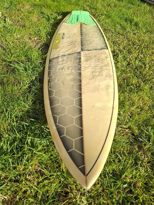 Unique 6’2 Surfboard – Custom Artwork