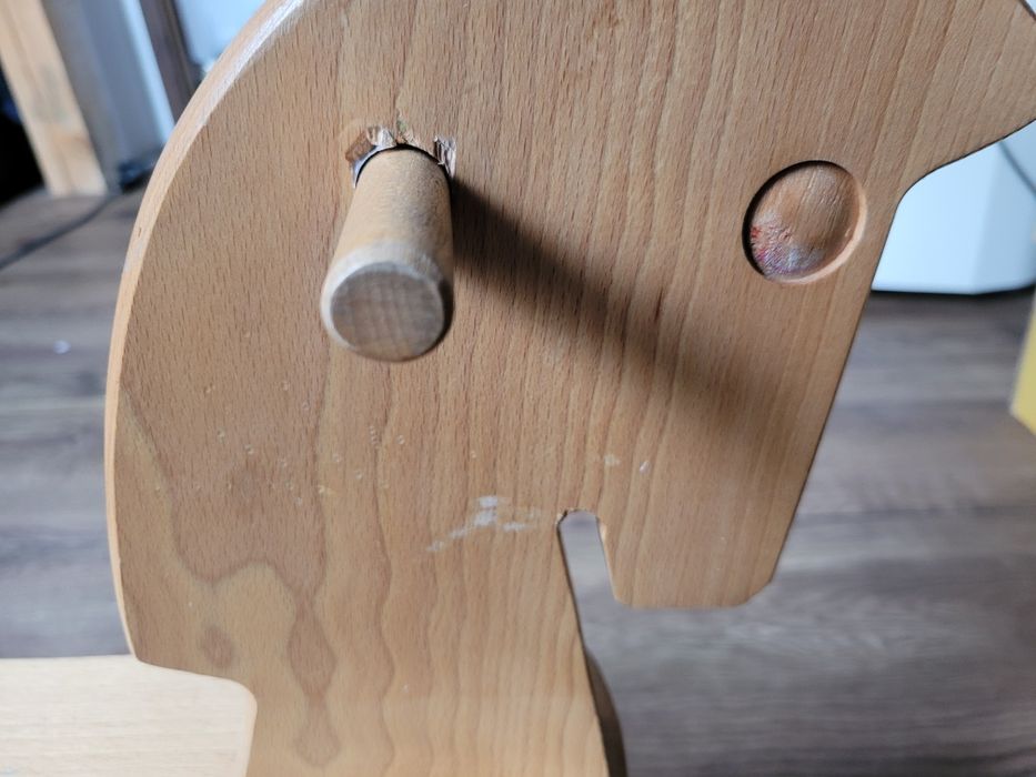 Drewniany konik na biegunach