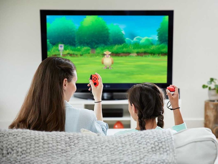 Pokemon Let's Go Pikachu + Pokeball Plus Nintendo Switch + SWITCH 2