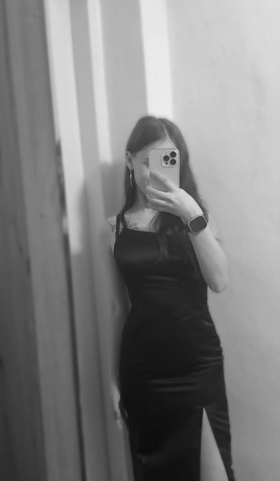 Вечірня сукня,в новенькому стані