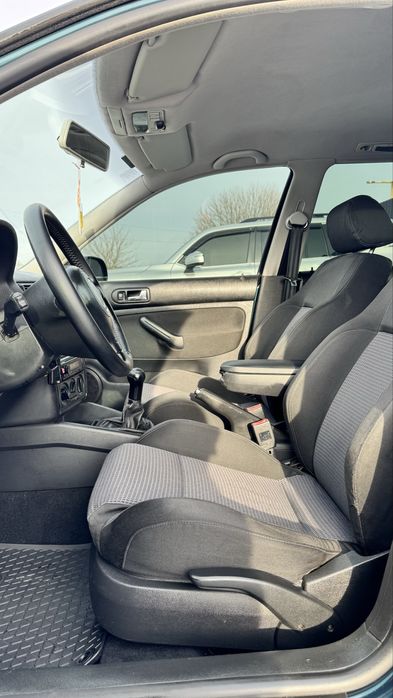 Volkswagen Golf IV Фольксваген Гольф 4 2003 р 1,6 MPI бенз 5 МКПП