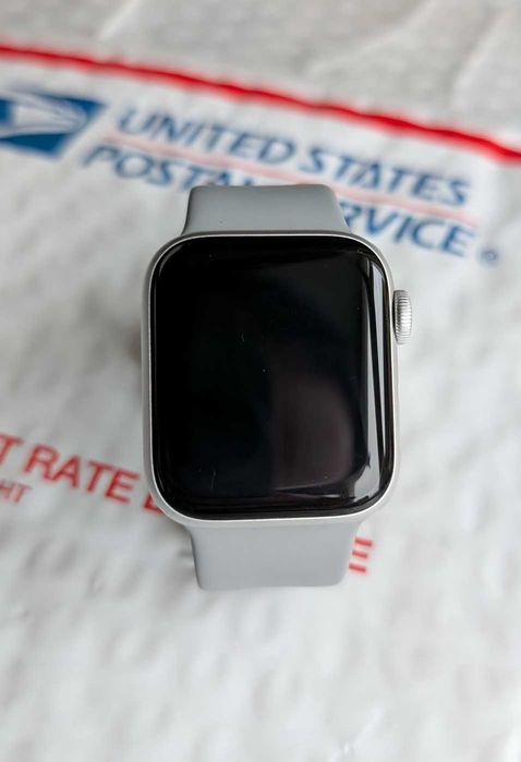 Гарантія все працює Apple Watch se 40 silver акб 98%