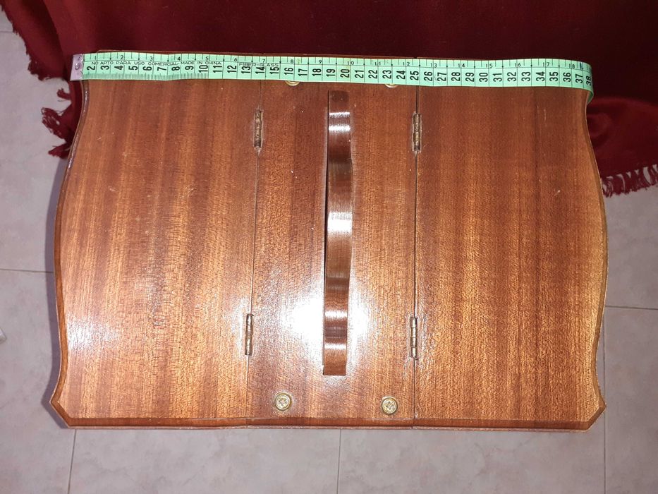 Móvel  de Costura /Costureiro Antigo em Madeira e Tecido