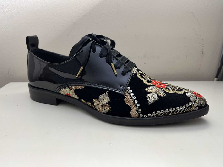 Sapato Senhora com Bordado