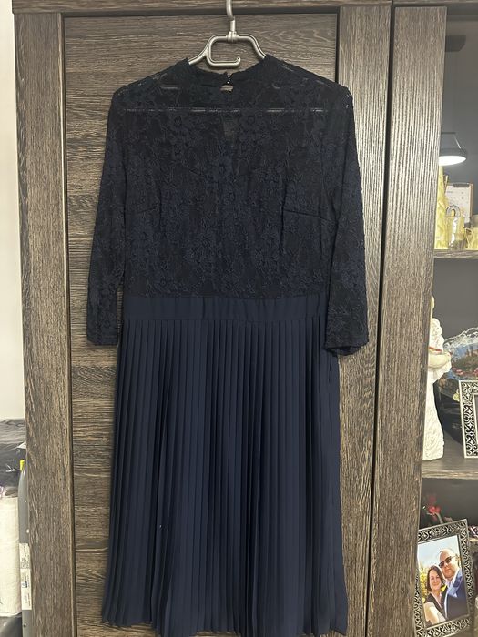 Sukienka  koronkowa plisowana