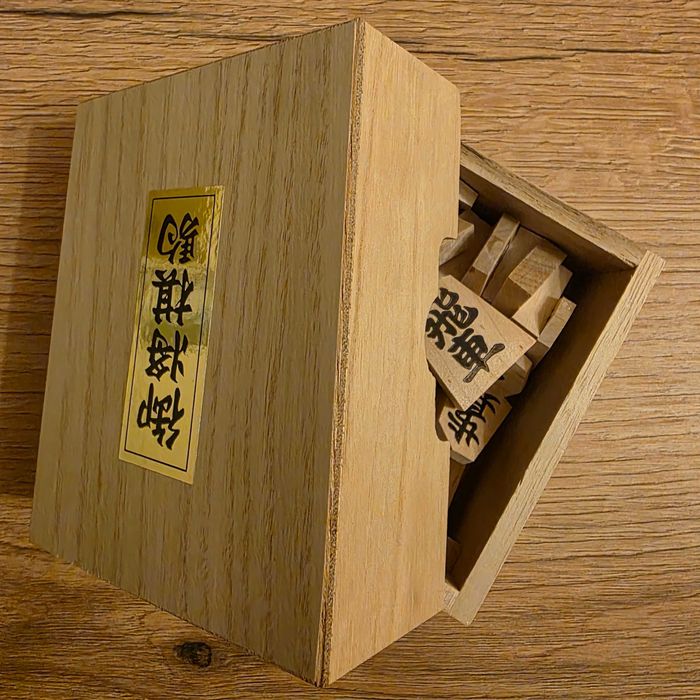 Drewniane figury shogi