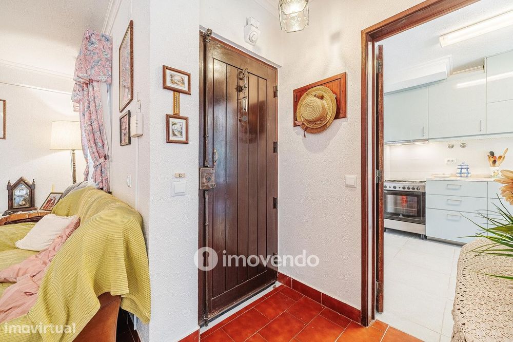 Moradia T4 isolada, totalmente mobilada e equipada, em Queijas