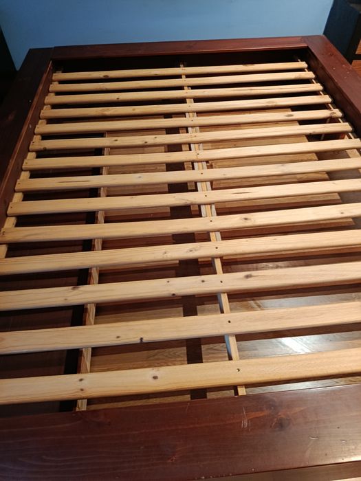 Cama de casal em wengue