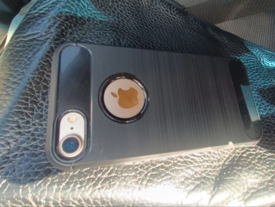 Власний iphone 7  з коробкою