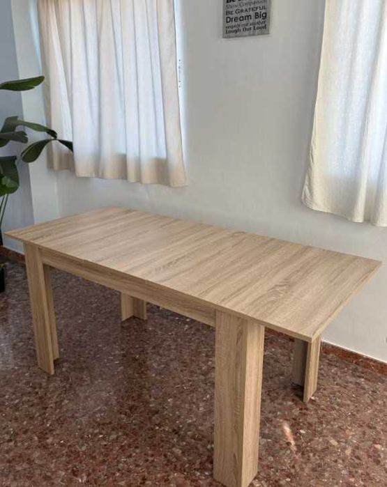 mesa extensível disponível em várias cores