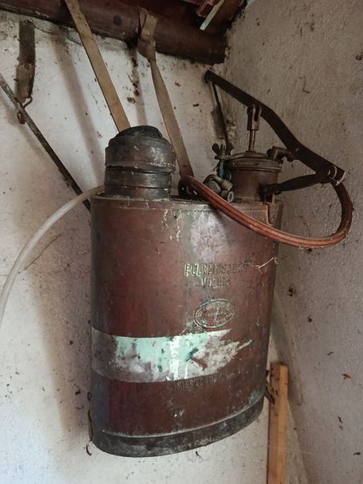 Pulverizador antigo em cobre
