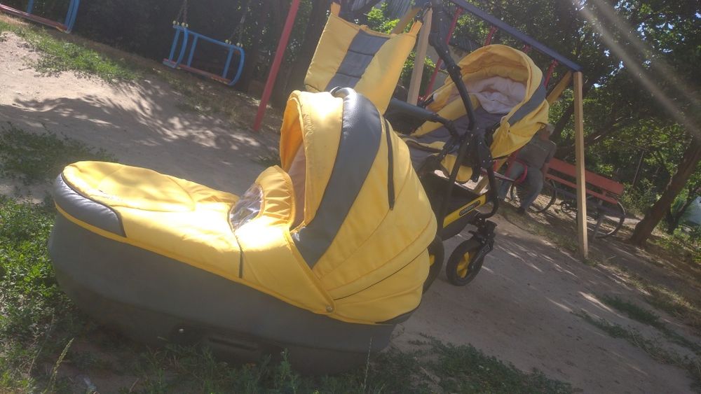 Продаємо дитячу колесницю