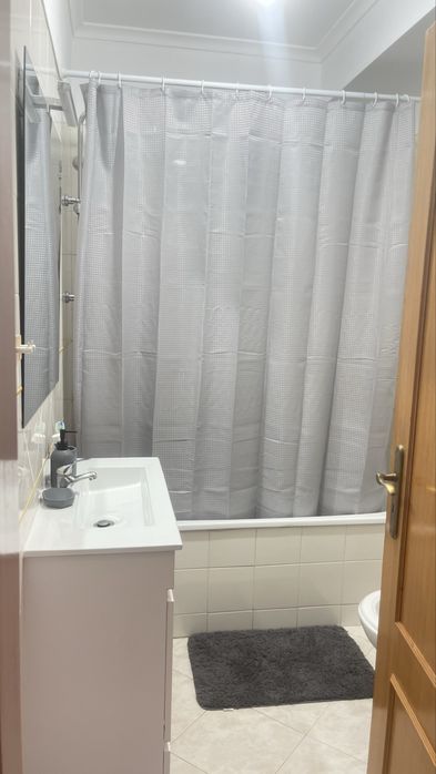Sala/quarto para arrendar em fernão ferro, Quinta das laranjeiras, 450€ -Entrada imediata