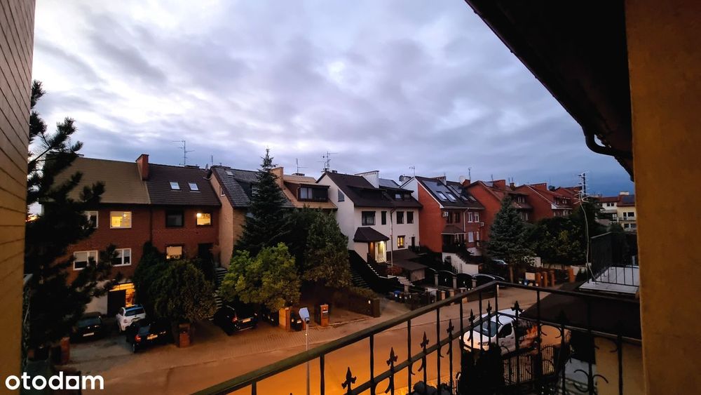 Słoneczny_dom_szereg_5_pokojów_poddasze_użytkowe_2_balkony_taras_garaż